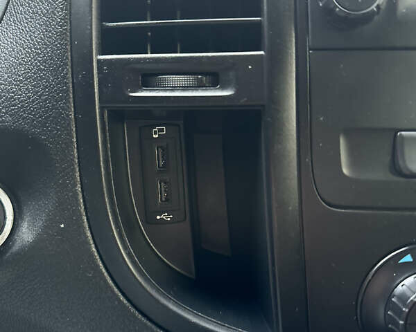 Белый Мерседес Вито, объемом двигателя 1.95 л и пробегом 257 тыс. км за 28800 $, фото 61 на Automoto.ua