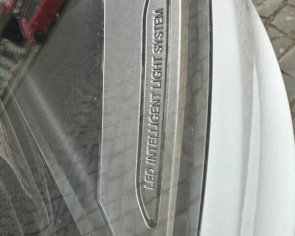 Белый Мерседес Вито, объемом двигателя 2 л и пробегом 160 тыс. км за 36200 $, фото 30 на Automoto.ua