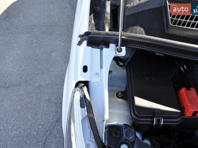 Білий Мерседес Віто, об'ємом двигуна 2 л та пробігом 200 тис. км за 27500 $, фото 87 на Automoto.ua