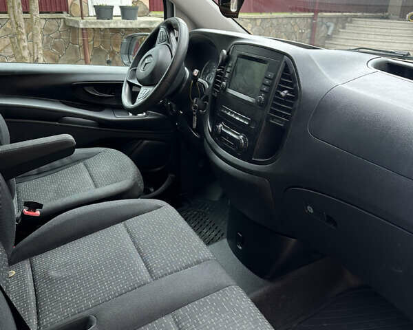 Белый Мерседес Вито, объемом двигателя 2 л и пробегом 220 тыс. км за 26958 $, фото 15 на Automoto.ua