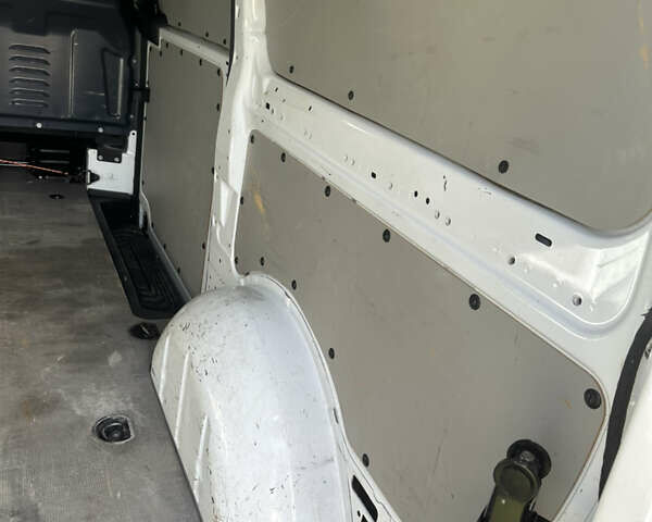 Белый Мерседес Вито, объемом двигателя 2 л и пробегом 220 тыс. км за 26958 $, фото 27 на Automoto.ua