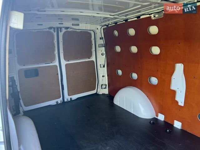 Белый Мерседес Вито, объемом двигателя 1.8 л и пробегом 199 тыс. км за 17500 $, фото 113 на Automoto.ua