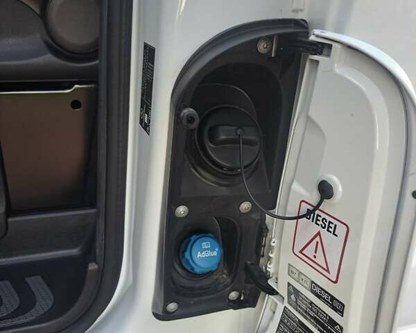 Белый Мерседес Вито, объемом двигателя 1.95 л и пробегом 260 тыс. км за 25999 $, фото 50 на Automoto.ua