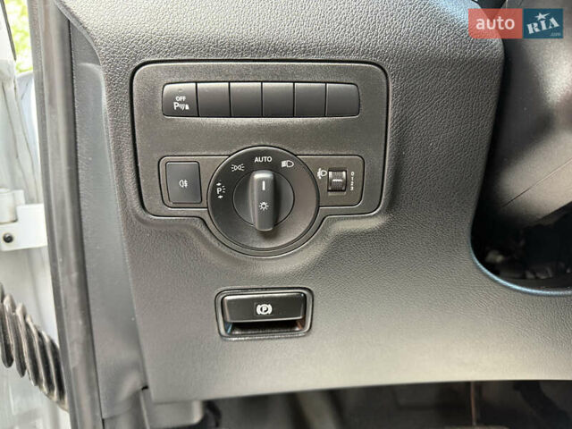 Білий Мерседес Віто, об'ємом двигуна 2.2 л та пробігом 178 тис. км за 27200 $, фото 42 на Automoto.ua