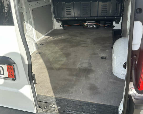 Белый Мерседес Вито, объемом двигателя 2 л и пробегом 220 тыс. км за 26958 $, фото 26 на Automoto.ua