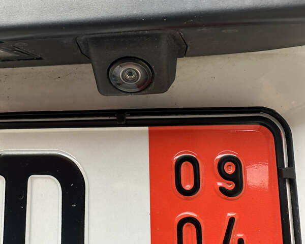 Белый Мерседес Вито, объемом двигателя 2 л и пробегом 220 тыс. км за 26958 $, фото 5 на Automoto.ua