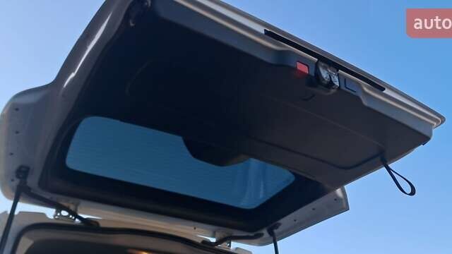 Белый Мерседес Вито, объемом двигателя 2 л и пробегом 220 тыс. км за 33500 $, фото 76 на Automoto.ua