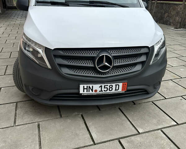 Белый Мерседес Вито, объемом двигателя 2 л и пробегом 220 тыс. км за 26958 $, фото 12 на Automoto.ua