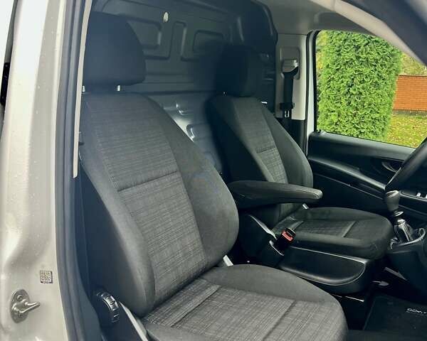 Белый Мерседес Вито, объемом двигателя 1.8 л и пробегом 199 тыс. км за 17500 $, фото 91 на Automoto.ua