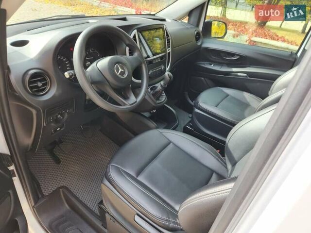 Белый Мерседес Вито, объемом двигателя 1.8 л и пробегом 57 тыс. км за 32000 $, фото 4 на Automoto.ua