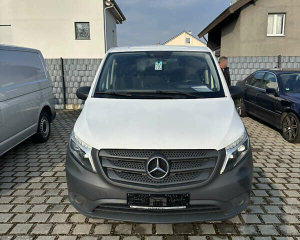 Белый Мерседес Вито, объемом двигателя 2 л и пробегом 220 тыс. км за 26958 $, фото 20 на Automoto.ua