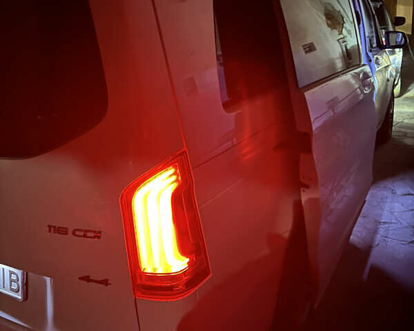 Белый Мерседес Вито, объемом двигателя 2 л и пробегом 160 тыс. км за 36200 $, фото 28 на Automoto.ua