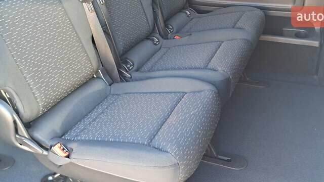 Белый Мерседес Вито, объемом двигателя 2 л и пробегом 220 тыс. км за 33500 $, фото 82 на Automoto.ua