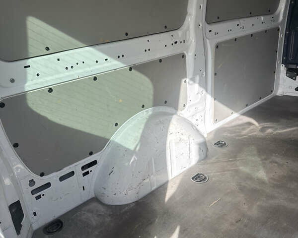 Белый Мерседес Вито, объемом двигателя 2 л и пробегом 220 тыс. км за 26958 $, фото 28 на Automoto.ua