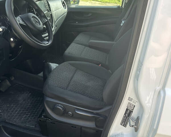 Белый Мерседес Вито, объемом двигателя 2 л и пробегом 220 тыс. км за 26958 $, фото 29 на Automoto.ua