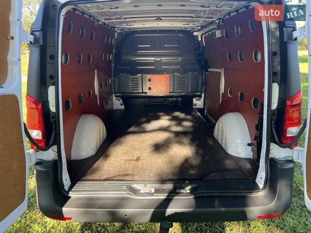 Белый Мерседес Вито, объемом двигателя 1.8 л и пробегом 199 тыс. км за 17500 $, фото 105 на Automoto.ua