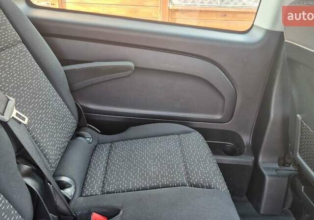 Белый Мерседес Вито, объемом двигателя 1.95 л и пробегом 203 тыс. км за 32000 $, фото 18 на Automoto.ua