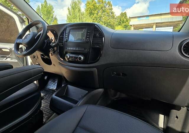 Белый Мерседес Вито, объемом двигателя 2 л и пробегом 194 тыс. км за 25700 $, фото 6 на Automoto.ua