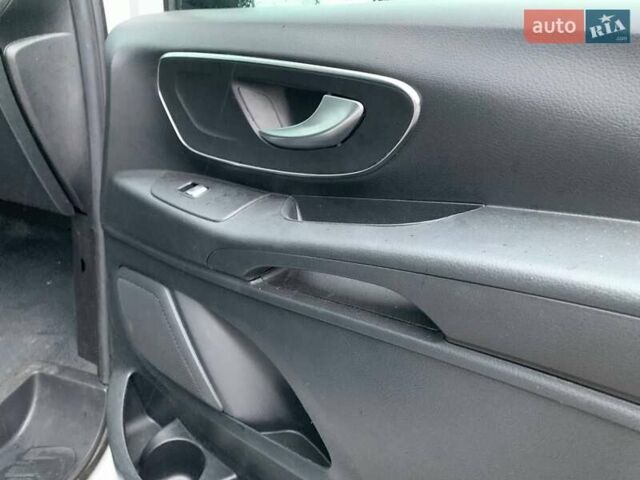 Белый Мерседес Вито, объемом двигателя 1.95 л и пробегом 227 тыс. км за 23900 $, фото 27 на Automoto.ua