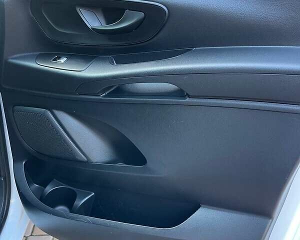 Мерседес Вито 2021 в Черновцах на Automoto.ua Белый Мерседес Вито, объемом двигателя 1.95 л и пробегом 287 тыс. км за 26900 $, фото 52 на Automoto.ua