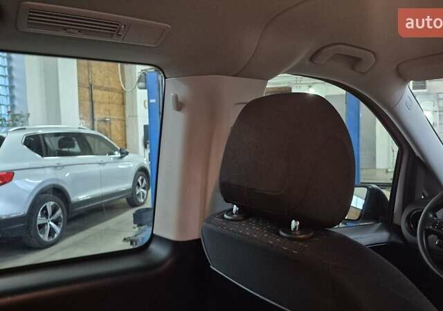 Белый Мерседес Вито, объемом двигателя 1.95 л и пробегом 203 тыс. км за 34700 $, фото 27 на Automoto.ua
