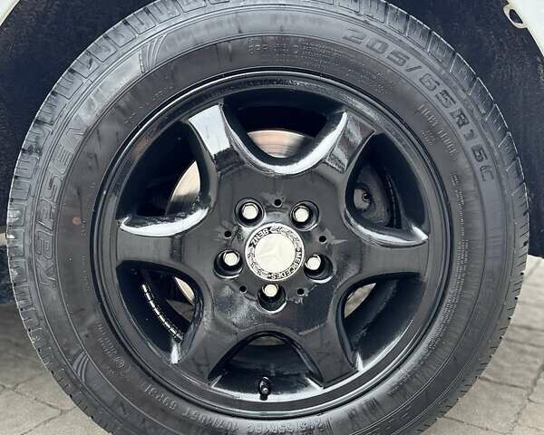 Белый Мерседес Вито, объемом двигателя 2 л и пробегом 250 тыс. км за 31999 $, фото 24 на Automoto.ua