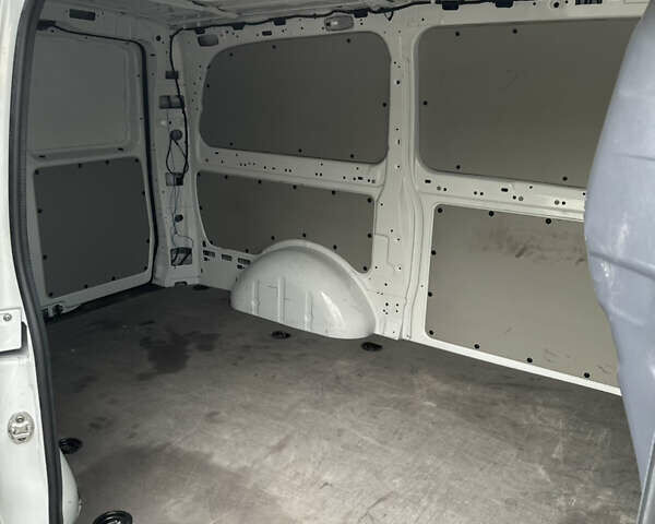 Белый Мерседес Вито, объемом двигателя 2.1 л и пробегом 265 тыс. км за 27500 $, фото 27 на Automoto.ua