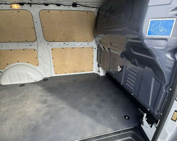 Белый Мерседес Вито, объемом двигателя 1.75 л и пробегом 46 тыс. км за 21250 $, фото 28 на Automoto.ua