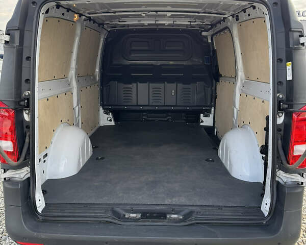 Белый Мерседес Вито, объемом двигателя 1.75 л и пробегом 46 тыс. км за 21250 $, фото 25 на Automoto.ua