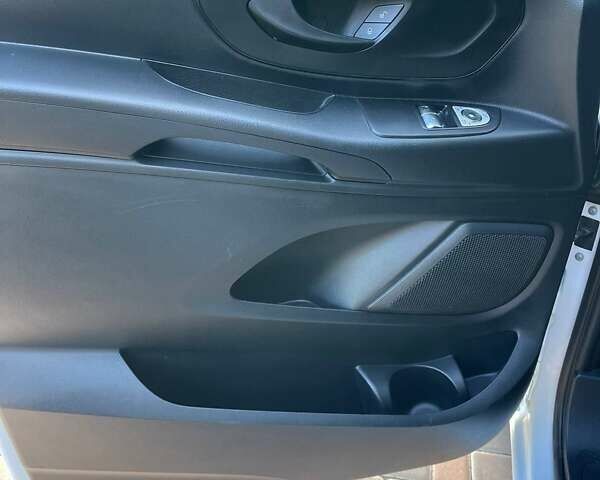 Мерседес Вито 2021 в Черновцах на Automoto.ua Белый Мерседес Вито, объемом двигателя 1.95 л и пробегом 287 тыс. км за 26900 $, фото 27 на Automoto.ua