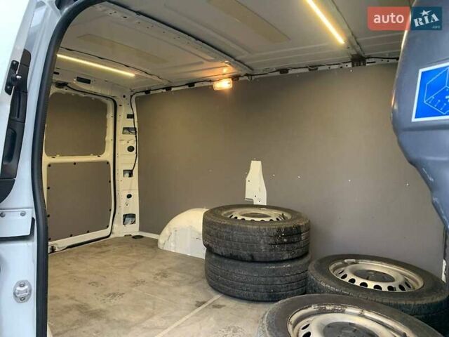 Белый Мерседес Вито, объемом двигателя 1.95 л и пробегом 227 тыс. км за 23900 $, фото 16 на Automoto.ua