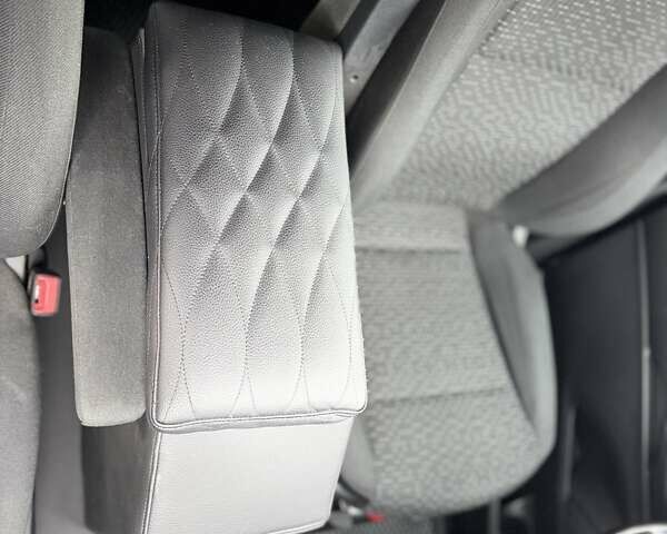 Белый Мерседес Вито, объемом двигателя 2 л и пробегом 250 тыс. км за 31999 $, фото 23 на Automoto.ua