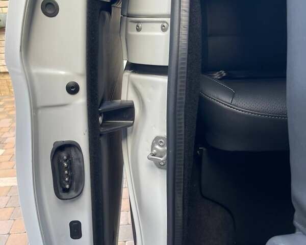 Мерседес Вито 2021 в Черновцах на Automoto.ua Белый Мерседес Вито, объемом двигателя 1.95 л и пробегом 287 тыс. км за 26900 $, фото 65 на Automoto.ua