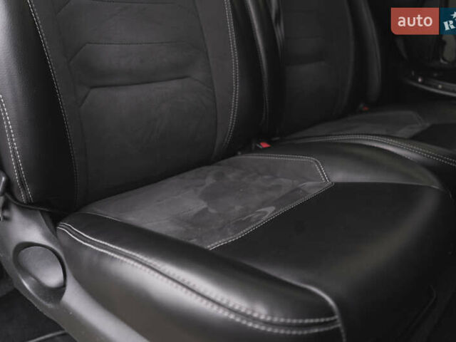 Белый Мерседес Вито, объемом двигателя 1.95 л и пробегом 329 тыс. км за 19700 $, фото 12 на Automoto.ua