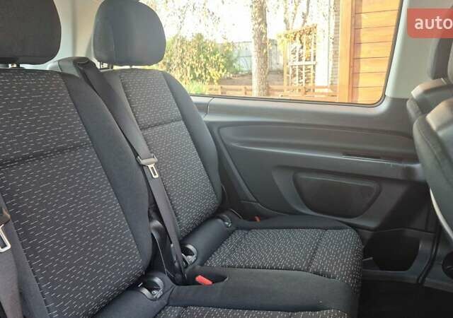 Белый Мерседес Вито, объемом двигателя 1.95 л и пробегом 203 тыс. км за 32000 $, фото 13 на Automoto.ua