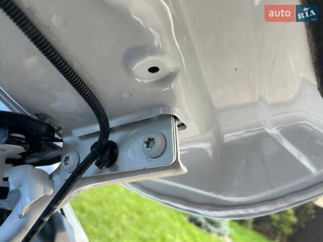 Мерседес Вито 2021 в Черновцах на Automoto.ua Белый Мерседес Вито, объемом двигателя 1.95 л и пробегом 287 тыс. км за 26900 $, фото 76 на Automoto.ua