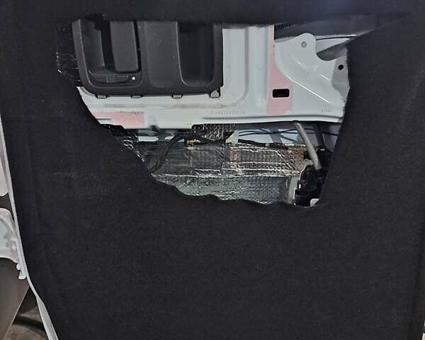 Мерседес Вито 2021 в Черновцах на Automoto.ua Белый Мерседес Вито, объемом двигателя 1.95 л и пробегом 287 тыс. км за 26900 $, фото 94 на Automoto.ua