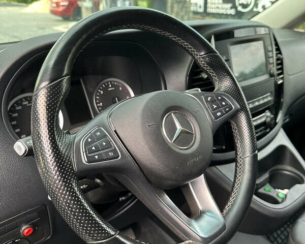 Белый Мерседес Вито, объемом двигателя 2.1 л и пробегом 265 тыс. км за 27500 $, фото 18 на Automoto.ua