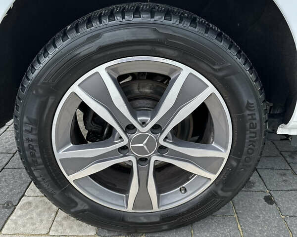 Белый Мерседес Вито, объемом двигателя 2.1 л и пробегом 265 тыс. км за 27500 $, фото 14 на Automoto.ua