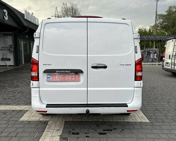 Белый Мерседес Вито, объемом двигателя 2.1 л и пробегом 265 тыс. км за 27500 $, фото 5 на Automoto.ua
