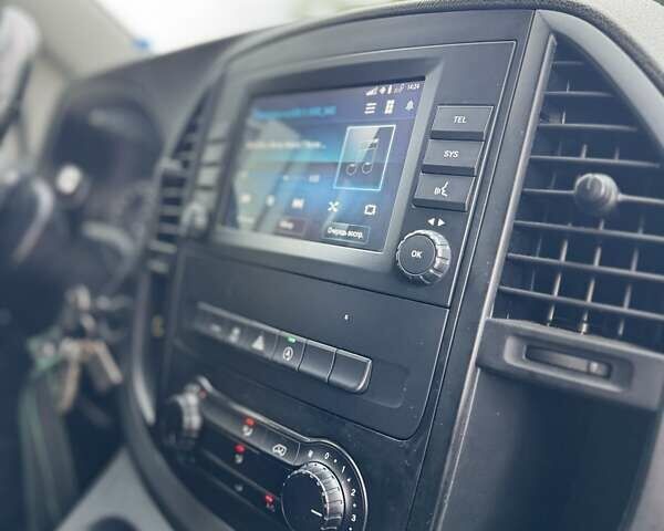 Белый Мерседес Вито, объемом двигателя 2 л и пробегом 250 тыс. км за 31999 $, фото 21 на Automoto.ua