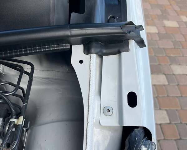 Мерседес Вито 2021 в Черновцах на Automoto.ua Белый Мерседес Вито, объемом двигателя 1.95 л и пробегом 287 тыс. км за 26900 $, фото 81 на Automoto.ua