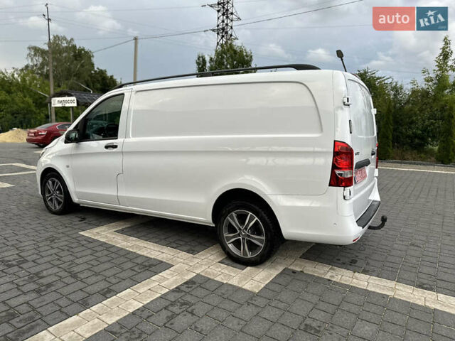 Белый Мерседес Вито, объемом двигателя 2.1 л и пробегом 265 тыс. км за 27500 $, фото 3 на Automoto.ua
