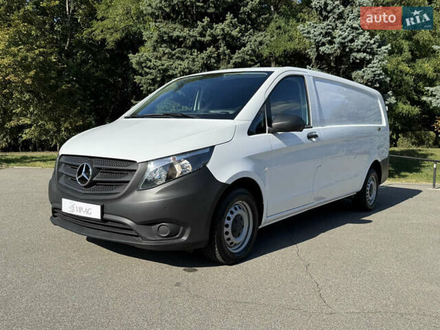 Белый Мерседес Вито, объемом двигателя 2.1 л и пробегом 55 тыс. км за 26999 $, фото 2 на Automoto.ua