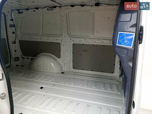 Белый Мерседес Вито, объемом двигателя 2 л и пробегом 225 тыс. км за 23950 $, фото 38 на Automoto.ua