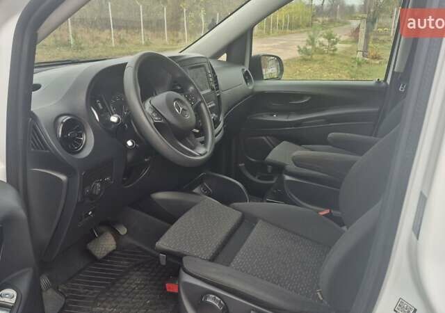 Белый Мерседес Вито, объемом двигателя 2 л и пробегом 310 тыс. км за 30900 $, фото 21 на Automoto.ua