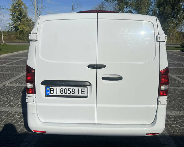 Белый Мерседес Вито, объемом двигателя 2 л и пробегом 99 тыс. км за 19600 $, фото 4 на Automoto.ua