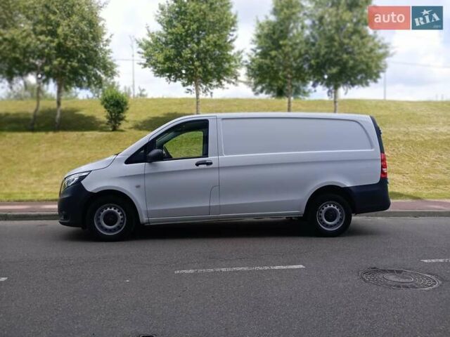 Белый Мерседес Вито, объемом двигателя 2 л и пробегом 225 тыс. км за 23950 $, фото 4 на Automoto.ua