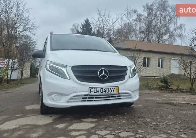 Белый Мерседес Вито, объемом двигателя 2 л и пробегом 310 тыс. км за 30900 $, фото 3 на Automoto.ua