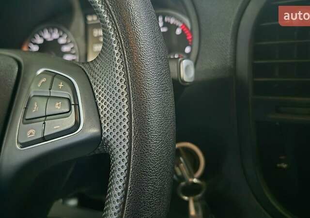 Белый Мерседес Вито, объемом двигателя 0 л и пробегом 186 тыс. км за 31500 $, фото 17 на Automoto.ua